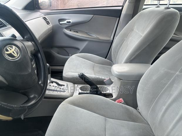 Toyota Corolla LE 4dr Sedan (1.8L 4cyl 4A) 2012 Black