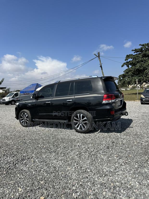 Toyota Land Cruiser 5.7 V8 VX-S 2019 Black