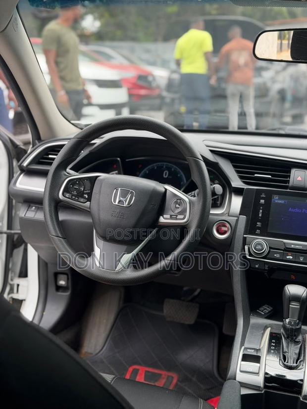 Honda Civic EX 4dr Hatchback (1.5L 4cyl) 2017 White