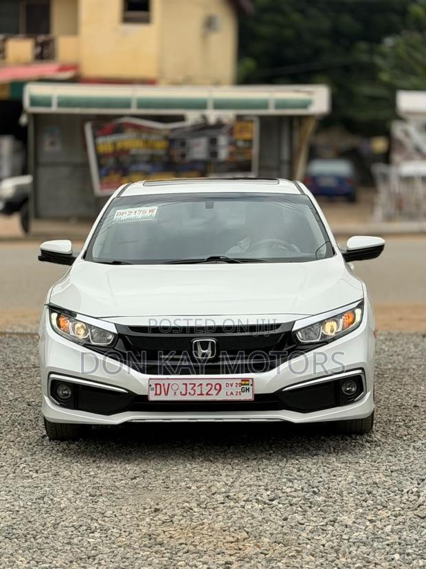 Honda Civic EX 4dr Hatchback (1.5L 4cyl) 2017 White