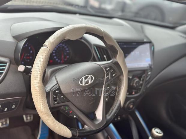 Hyundai Veloster 3dr Hatchback w/Black Interior (1.6L 4cyl 6AM) 2015