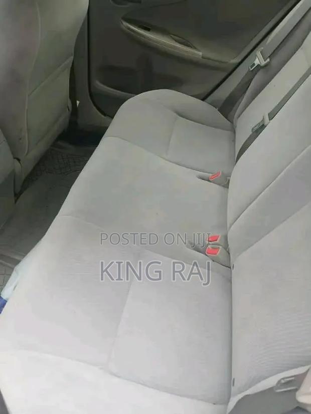 Toyota Corolla LE 4dr Sedan (1.8L 4cyl 4A) 2012 Silver