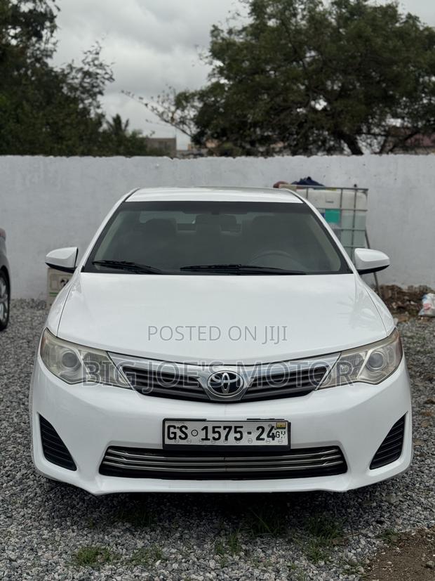 Toyota Camry LE 4dr Sedan (2.5L 4cyl 6A) 2014 White