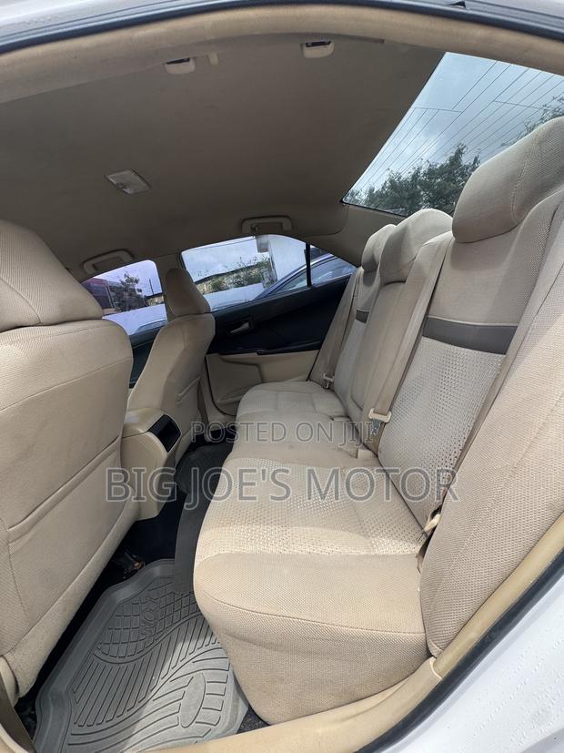 Toyota Camry LE 4dr Sedan (2.5L 4cyl 6A) 2014 White