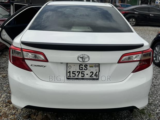 Toyota Camry LE 4dr Sedan (2.5L 4cyl 6A) 2014 White