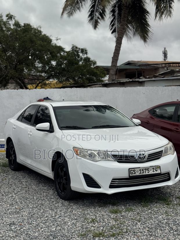 Toyota Camry LE 4dr Sedan (2.5L 4cyl 6A) 2014 White