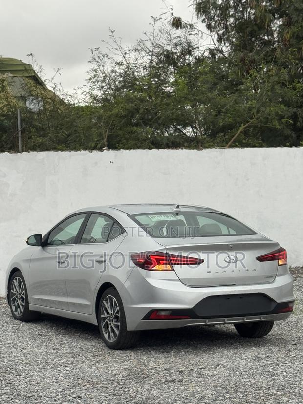 Hyundai Elantra Limited 2019 Silver