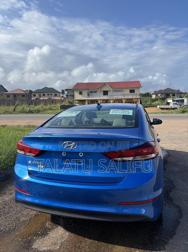 Hyundai Elantra SE Sedan FWD (2.0L 4cyl 6M) 2017 Blue