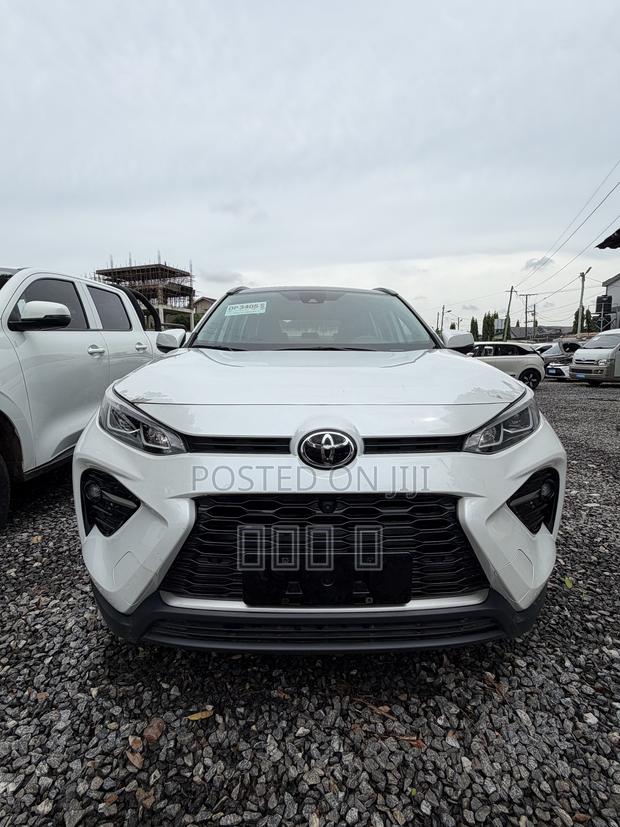 Toyota RAV4 XLE Premium FWD 2023 Black