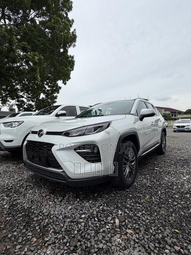 Toyota RAV4 XLE Premium FWD 2023 Black