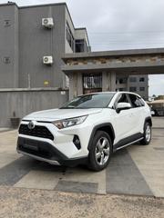 Toyota RAV4 XLE Premium FWD 2023 White for sale
