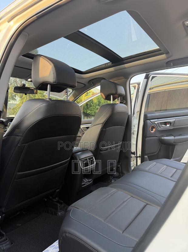 Honda CR-V Touring FWD 2018 White