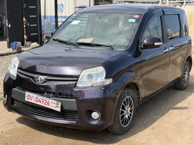 Toyota Sienta 1.5 FWD (6-seater) 2015 Purple