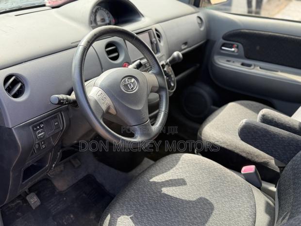 Toyota Sienta 1.5 FWD (6-seater) 2015 Purple
