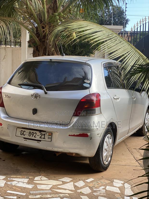 Toyota Vitz 1.3 AWD 5dr 2010 Gray