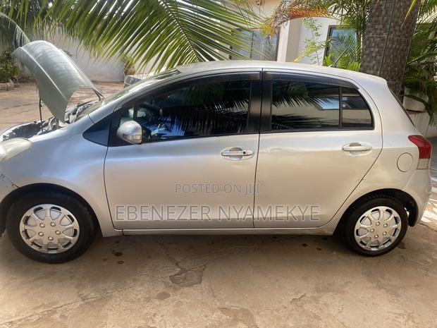 Toyota Vitz 1.3 AWD 5dr 2010 Gray