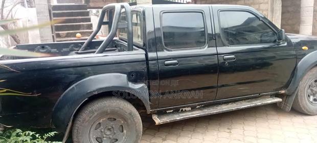Nissan Hardbody 2010 Black