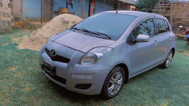 Toyota Vitz 1.3 FWD 3dr 2010 Silver