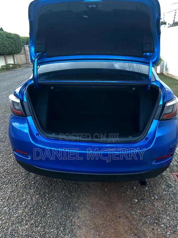 Toyota Yaris 2020 Blue
