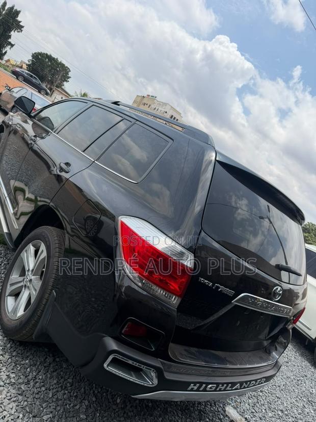 Toyota Highlander SE 2012 Black
