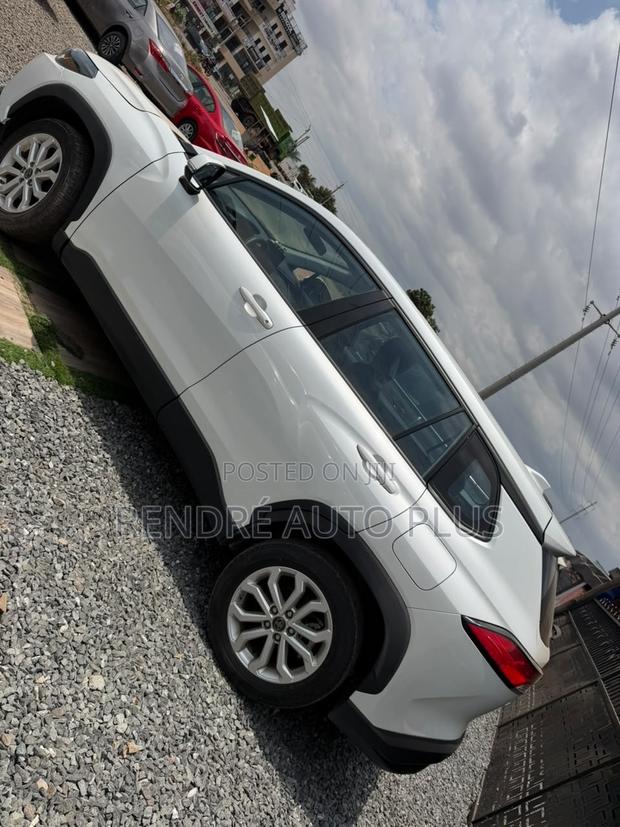 Honda CR-V 2023 White