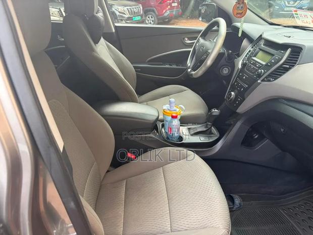 Hyundai Santa Fe SE AWD 2016 Gray