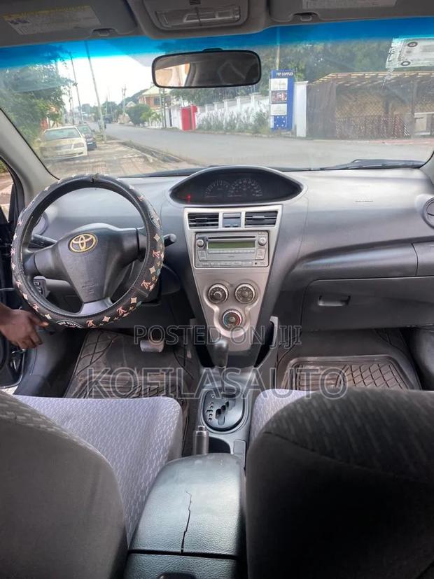 Toyota Yaris 2009 Gray