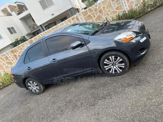 Toyota Yaris 2009 Gray