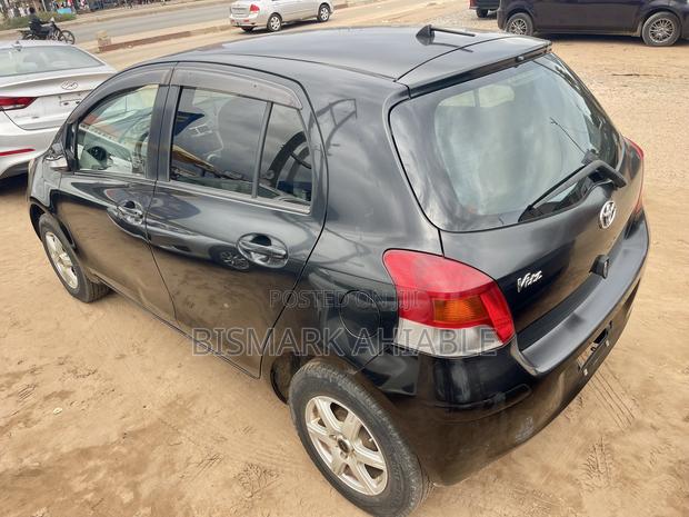 Toyota Vitz 1.3 AWD 5dr 2010 Black