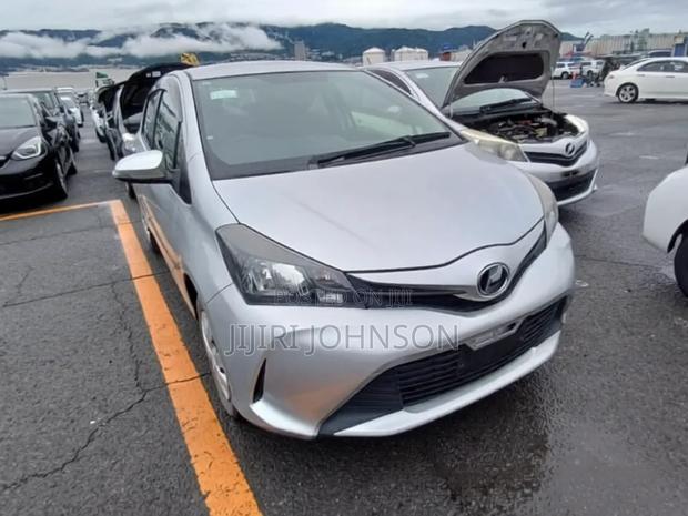 Toyota Vitz 2016 Silver