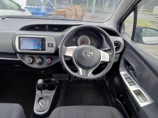 Toyota Vitz 2016 Silver