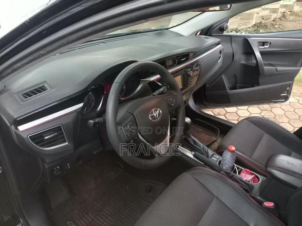 Toyota Corolla 2016 Black