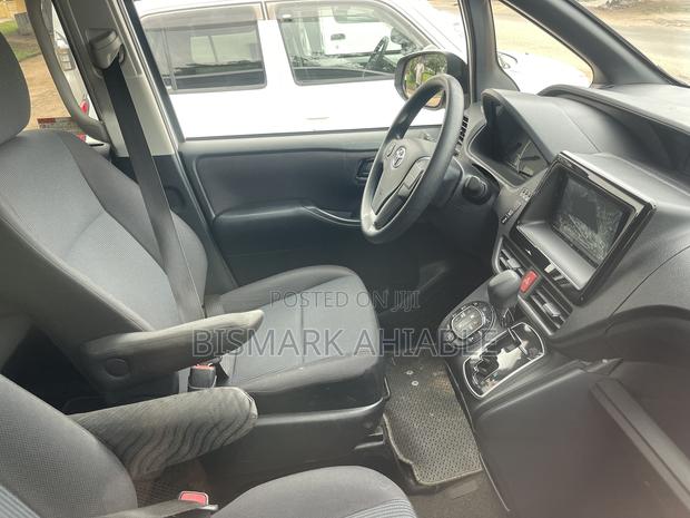 Toyota Voxy V 2WD 8-Seater 2014 Silver