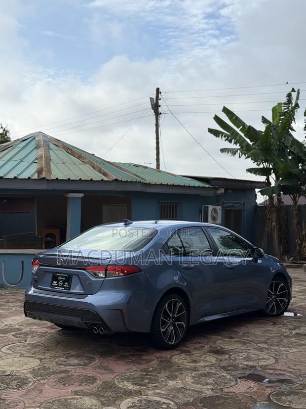 Toyota Corolla SE 2020 Blue