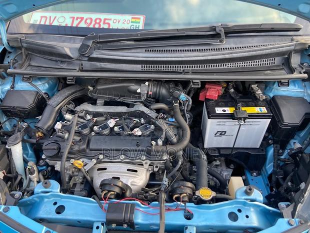 Toyota Vitz 1.5 FWD 5dr 2015 Blue
