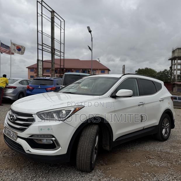 Hyundai Santa Fe SE AWD 2017 White