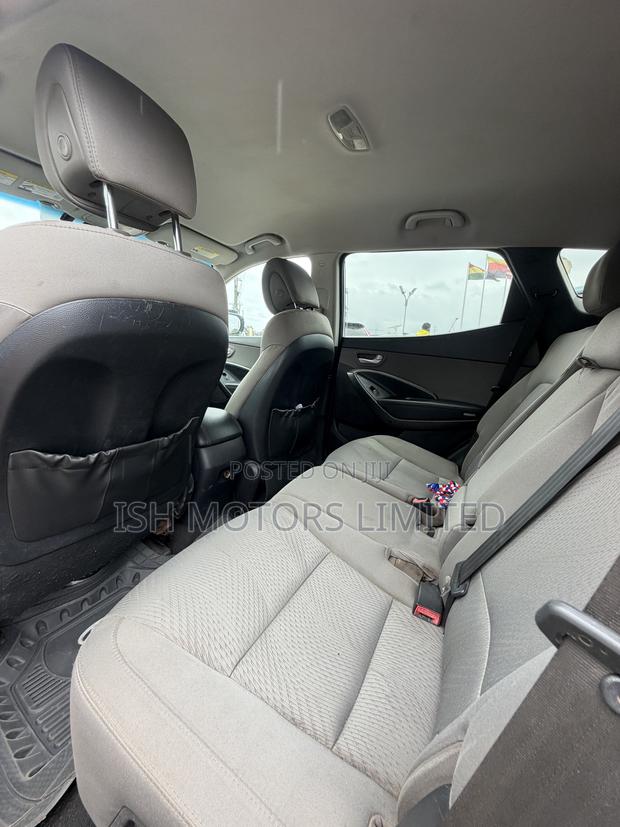 Hyundai Santa Fe SE AWD 2017 White