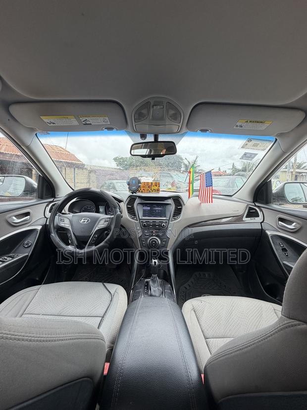 Hyundai Santa Fe SE AWD 2017 White