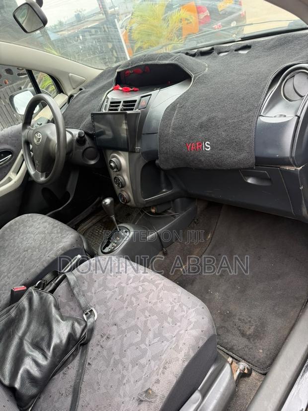 Toyota Vitz 1.0 FWD 3dr 2010 Black