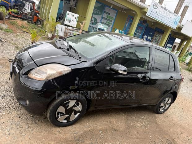 Toyota Vitz 1.0 FWD 3dr 2010 Black