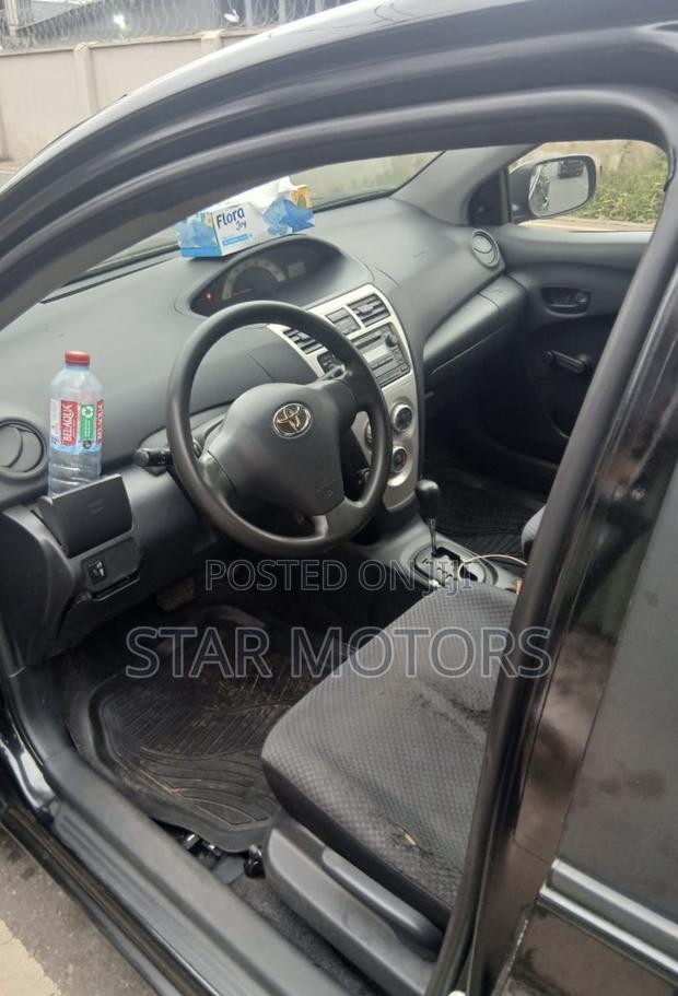 Toyota Yaris 2010 Black