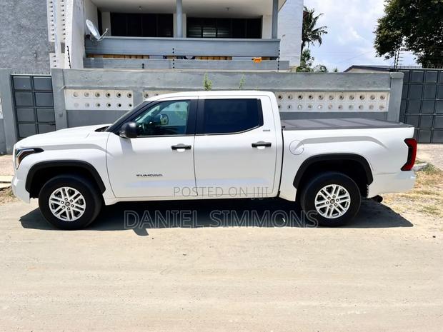 Toyota Tundra 2024 White