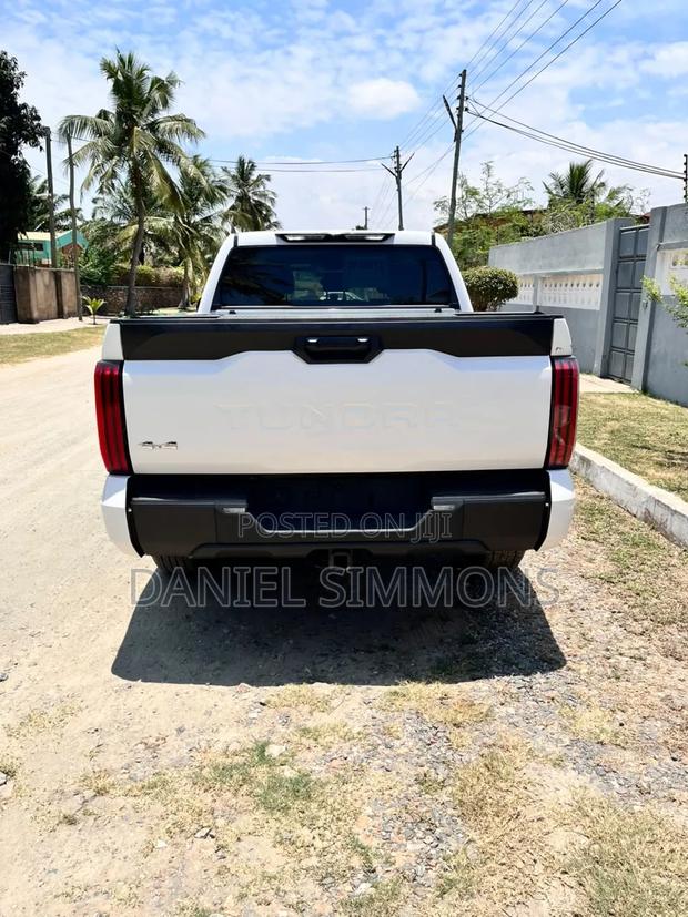 Toyota Tundra 2024 White