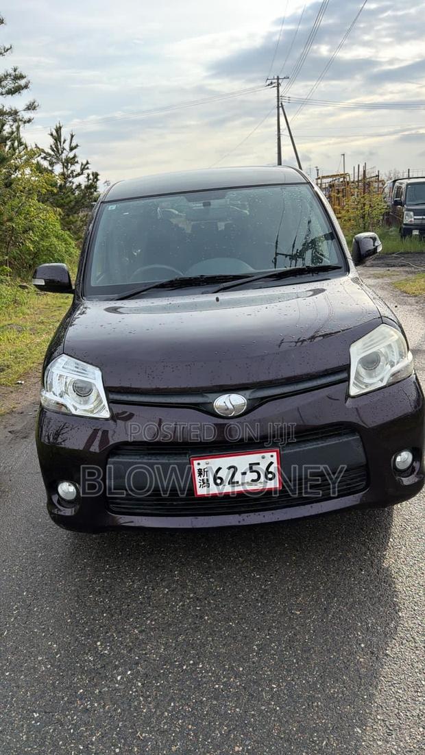 Toyota Sienta 1.5 AWD 2011 Burgundy