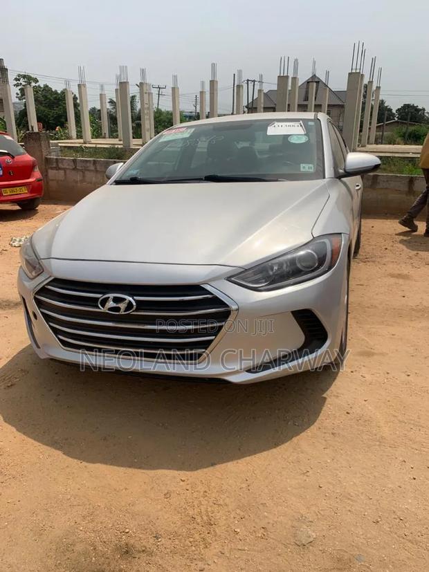Hyundai Elantra SE Sedan FWD (2.0L 4cyl 6M) 2017 Silver