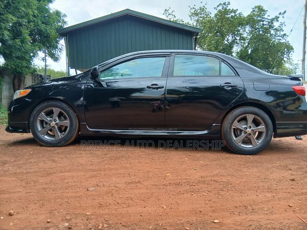 Toyota Corolla 2013 Black