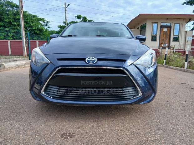 Toyota Yaris 2017 Blue
