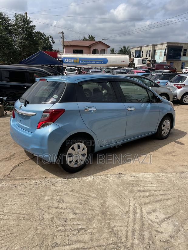 Toyota Vitz 1.3 AWD 5dr 2015 Blue