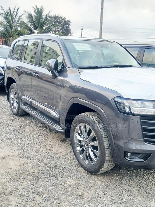 New Toyota Land Cruiser LC300 2025 Gray