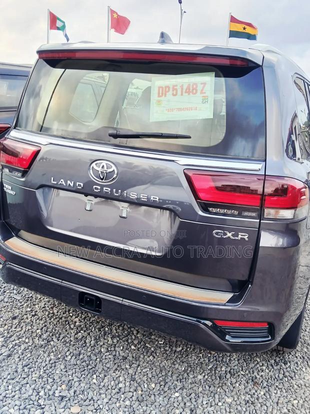 New Toyota Land Cruiser LC300 2025 Gray